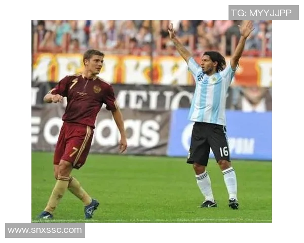 巴西足球明星法尔考的传奇生涯与对足球的热爱之路